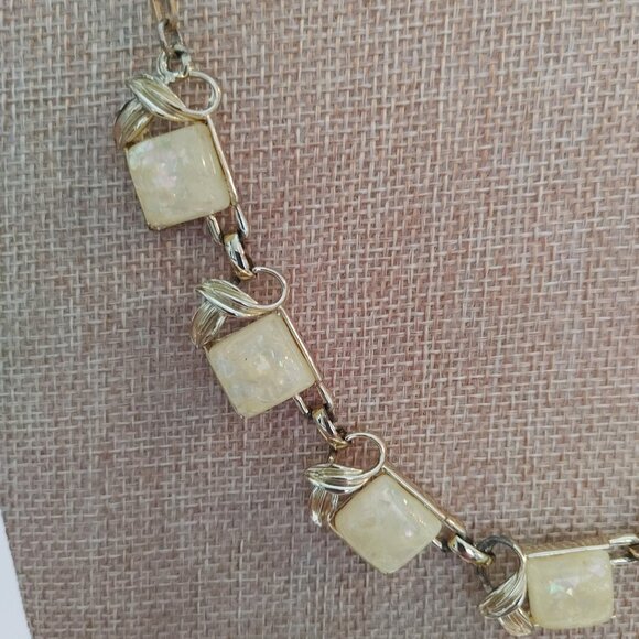 Vintage 1960's Ivory Lucite Irridescent Fleck Necklace - Picture 2 of 5